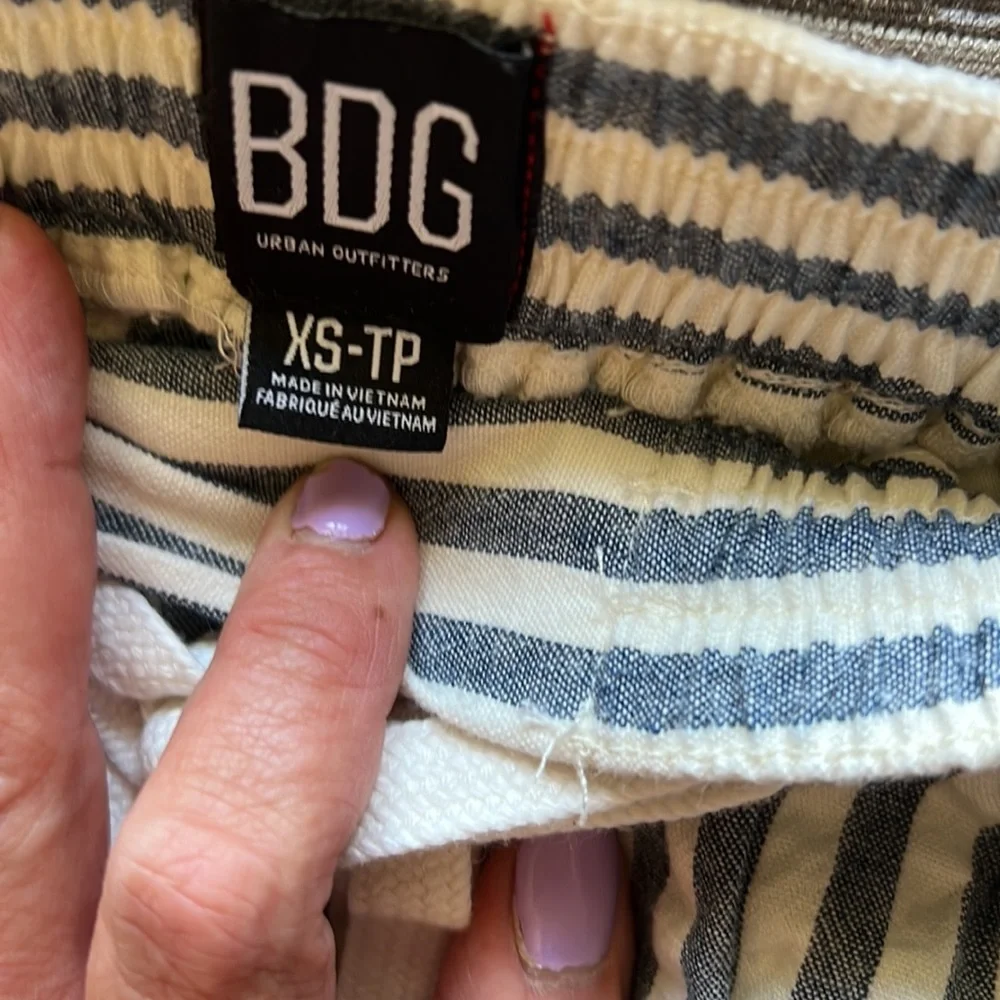 BDG outfitters - Xs petite Blue and white stripped - elastic waist